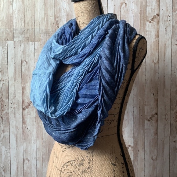 LOOP Scarf Blue Ombré - Picture 2 of 4